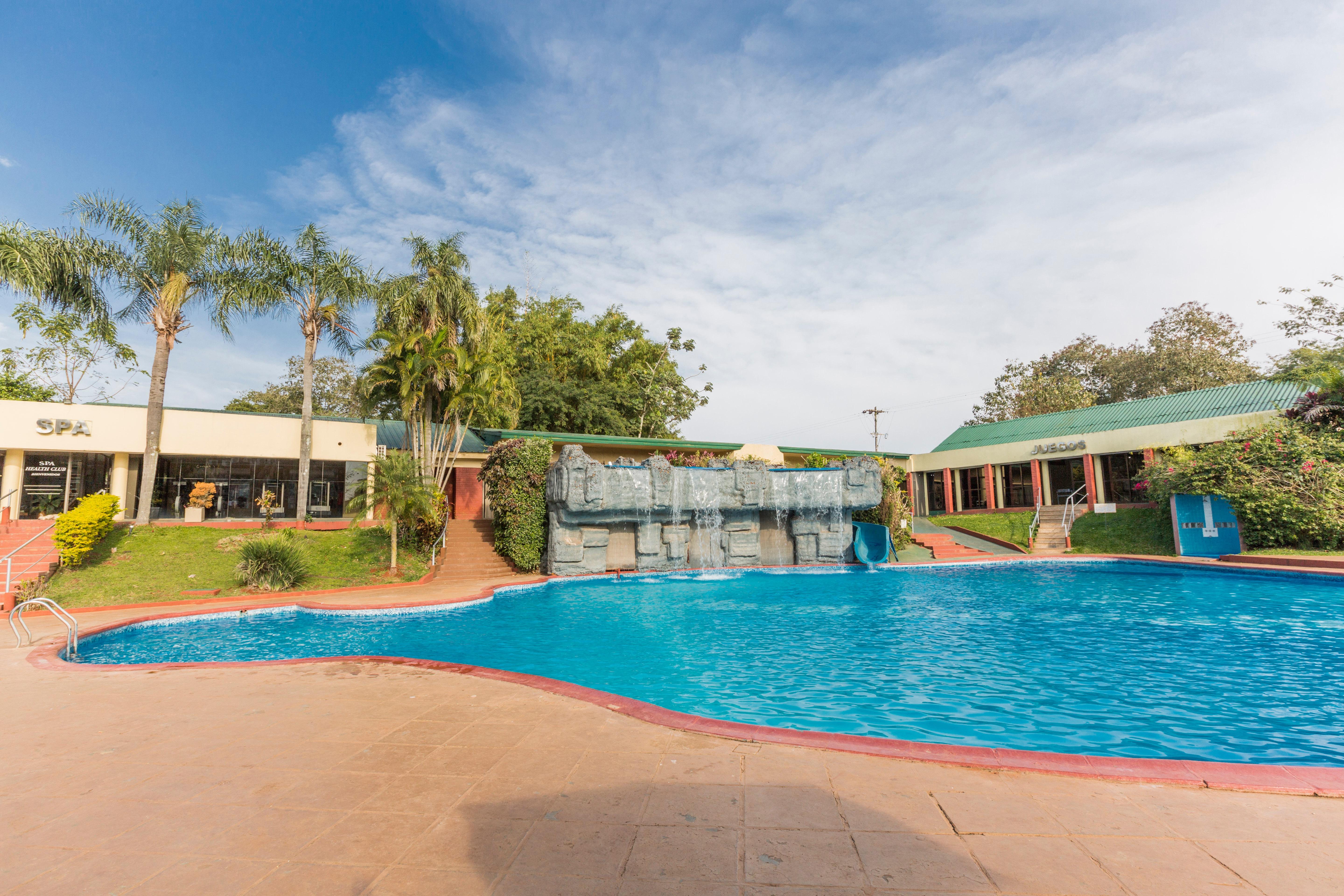 エグゼ ホテル カタラタス プエルト・イグアス エクステリア 写真 The swimming pool at the hotel