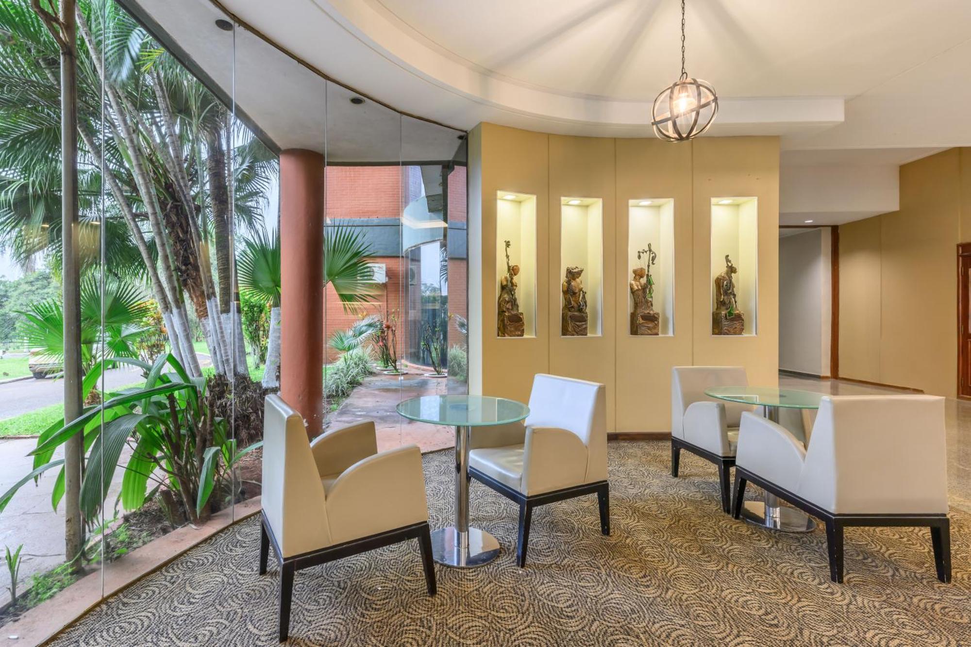 エグゼ ホテル カタラタス プエルト・イグアス エクステリア 写真 The lobby of the hotel