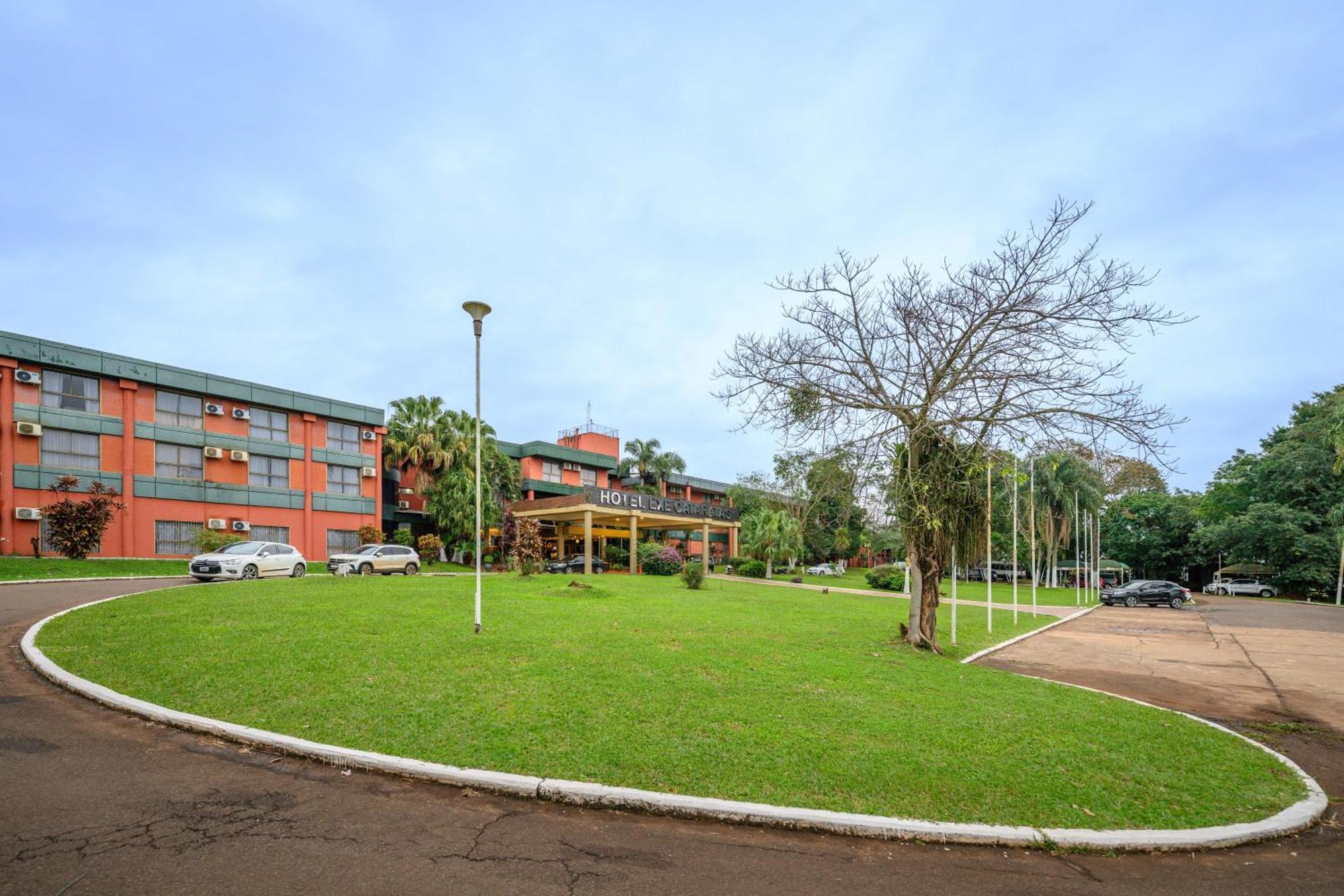 エグゼ ホテル カタラタス プエルト・イグアス エクステリア 写真 The main campus of the University of the South Pacific in Suva, Fiji.